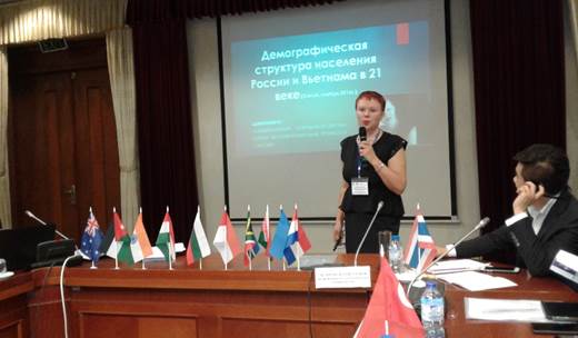 Описание: выступление на коференции во Вьетнаме.jpg